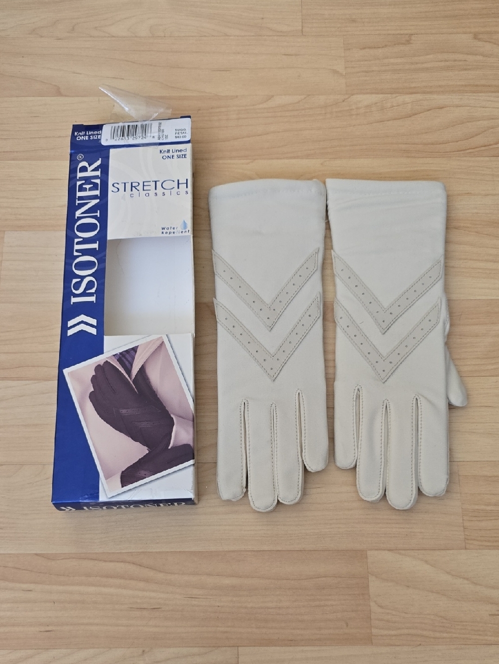 Isotoner Women's Stretch Classic Gloves in Light Cream Knit Lined